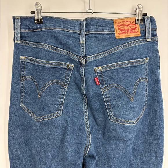 Levi’s Ribcage Boot Button Fly Jeans - Picture 7 of 9